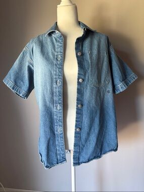 CALVIN KLEIN Women’s Oversized Denim Short Sleeve Utility Shirt